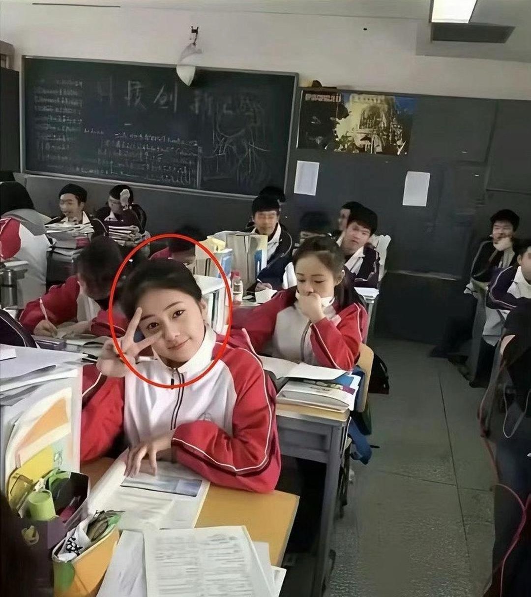 白鹿高中居然长这样？和现在完全一样嫩啊！ 