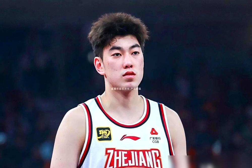 我跟你说，今晚这球，别看最后比分就差那么3分，真正让人脑子嗡嗡响的，是几个18岁