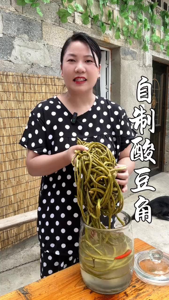 姐妹们，你们的酸豆角都做好了吗？我这个方法做出来的酸豆角5天就能吃了，一个星期就