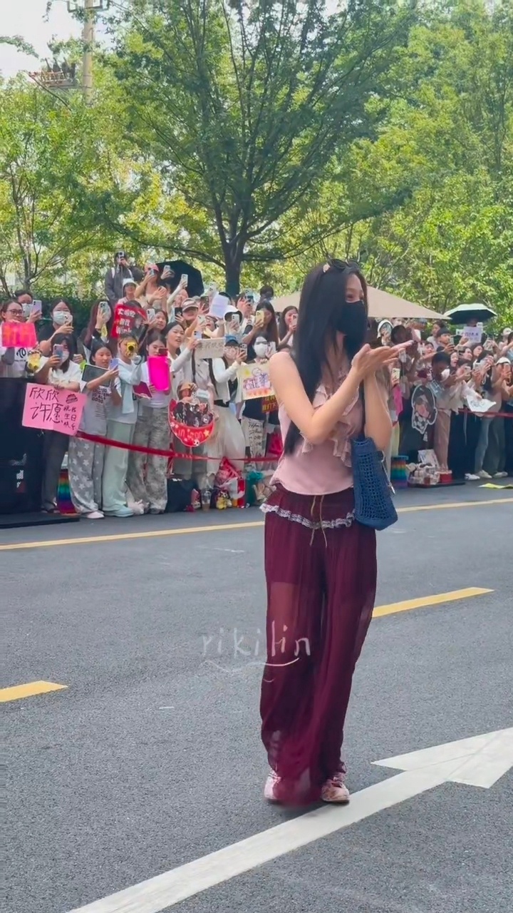 妈咪我也要飞吻😘🤲🏻 