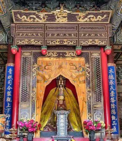 东岳大帝，又名泰山神，其身世众说纷纭，有金虹氏说、太昊说、盘古说、天孙说、黄飞虎