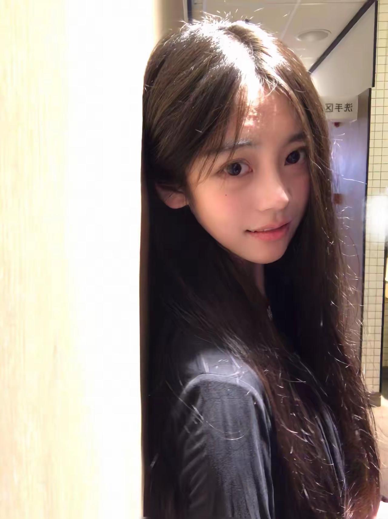 墙角偷个闲✨ 一半是光，一半是甜～