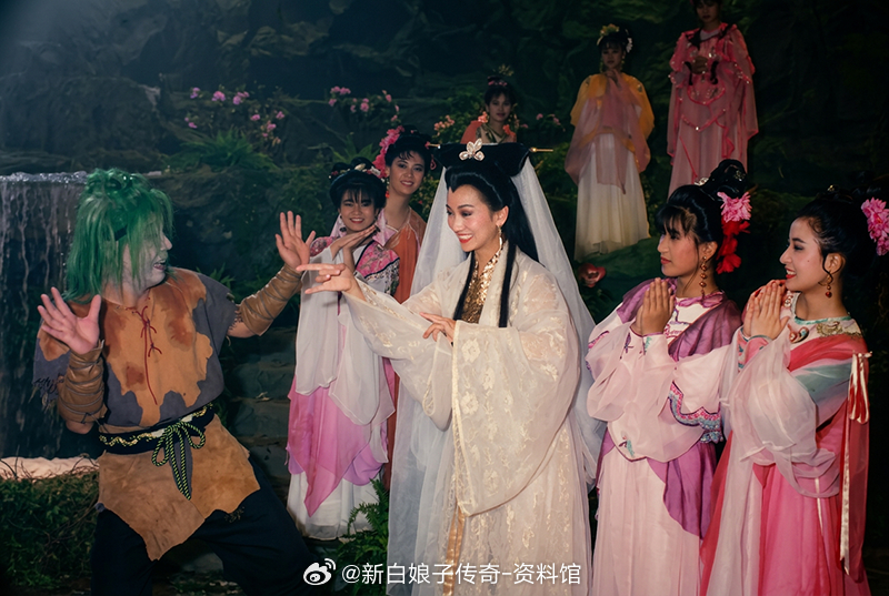 1992新白娘子传奇 填空：白娘子指着蛤蟆精，说了句____
