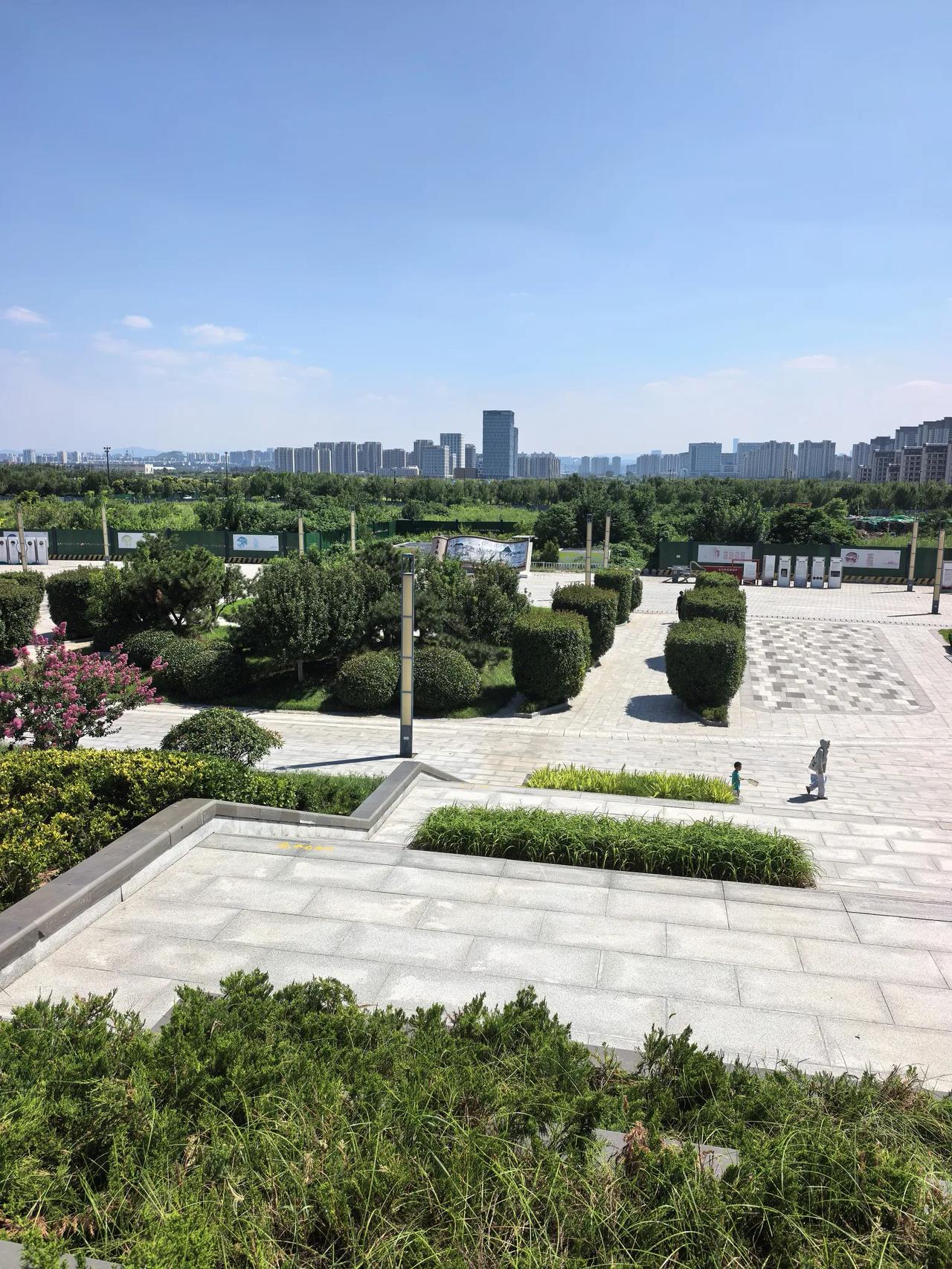 AI复盘:亨通光电A股本周走势分析及展望

一、本周走势回顾：强势反弹，量价齐升
