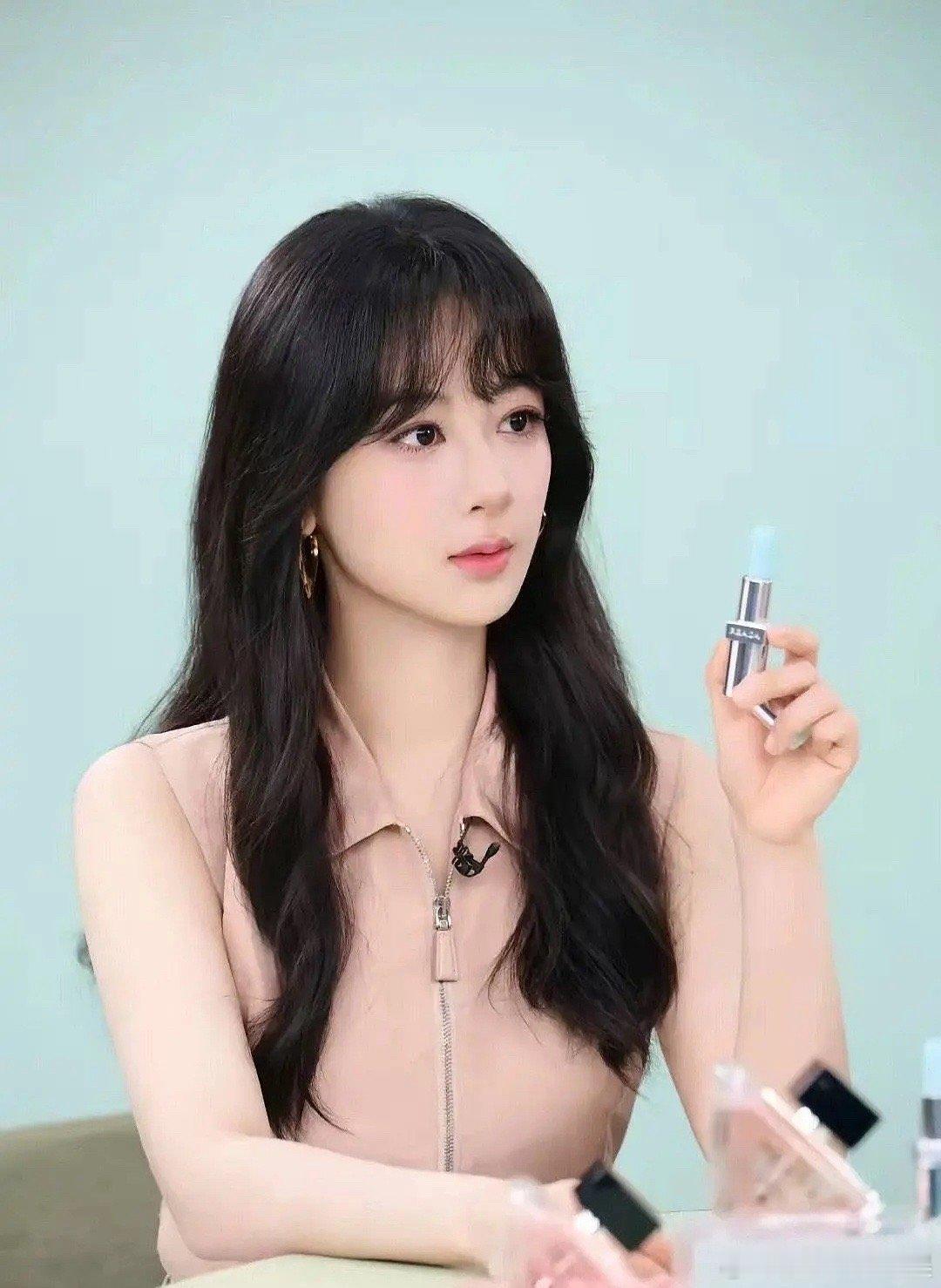 杨紫也是蜕变了很多，感觉整个人都精致起来了 ​​​