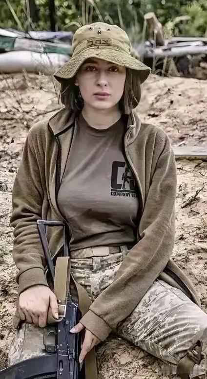 “战争让女人走开”这句名言出自苏联作家瓦西里耶夫的一部小说《这里的黎明静悄悄》，