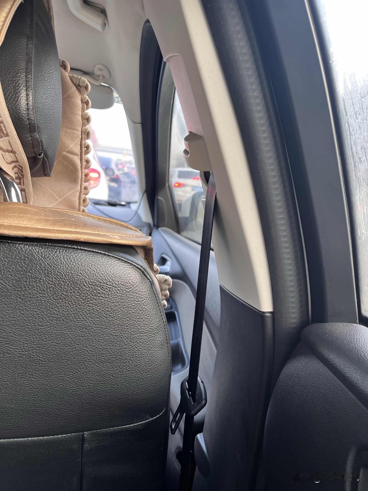 早高峰的“堵车日常”[捂脸]

一坐进车里就瞅见窗外那车龙，红尾灯串成串，跟过年