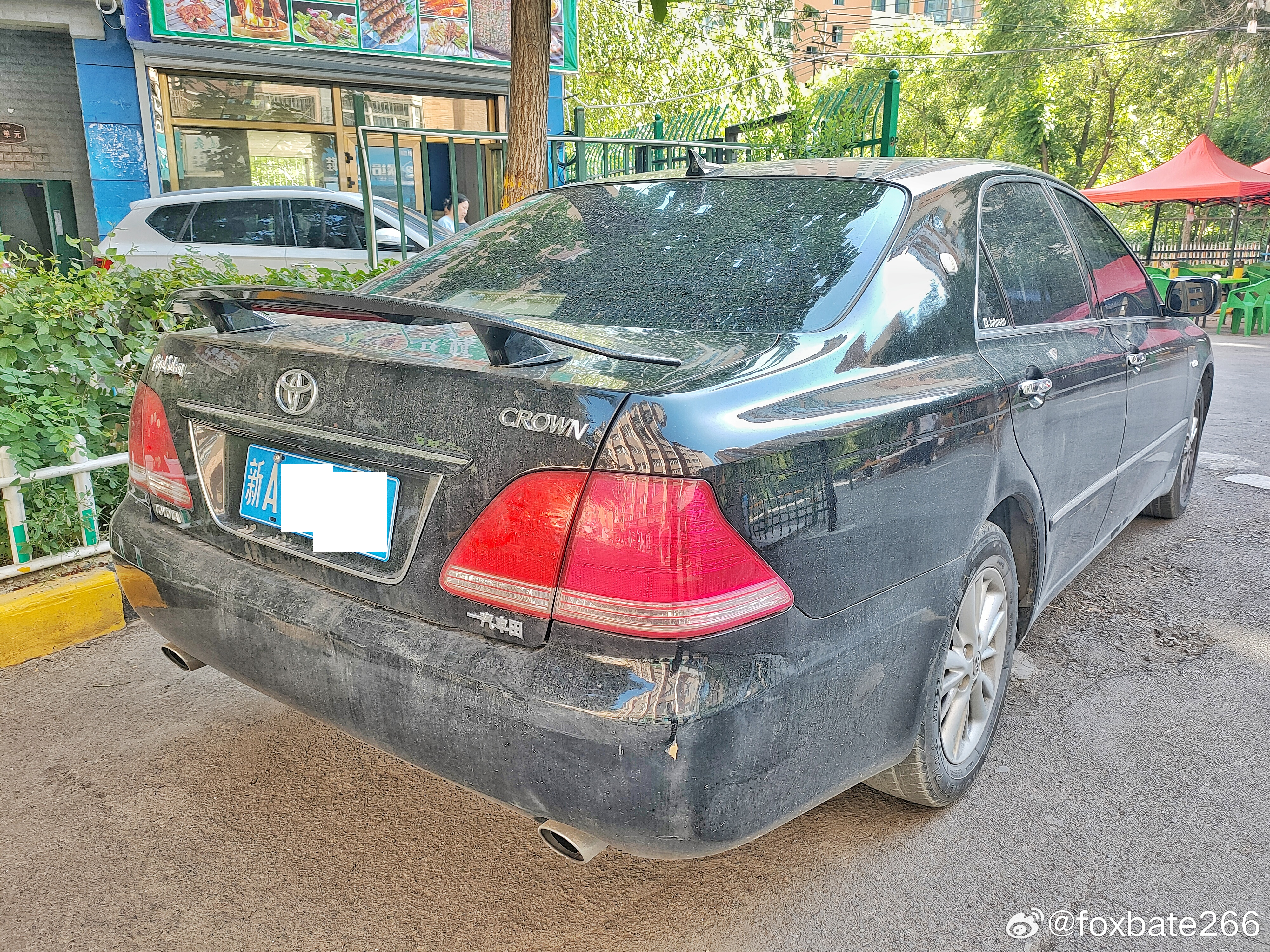 皇冠小尾翼。。。