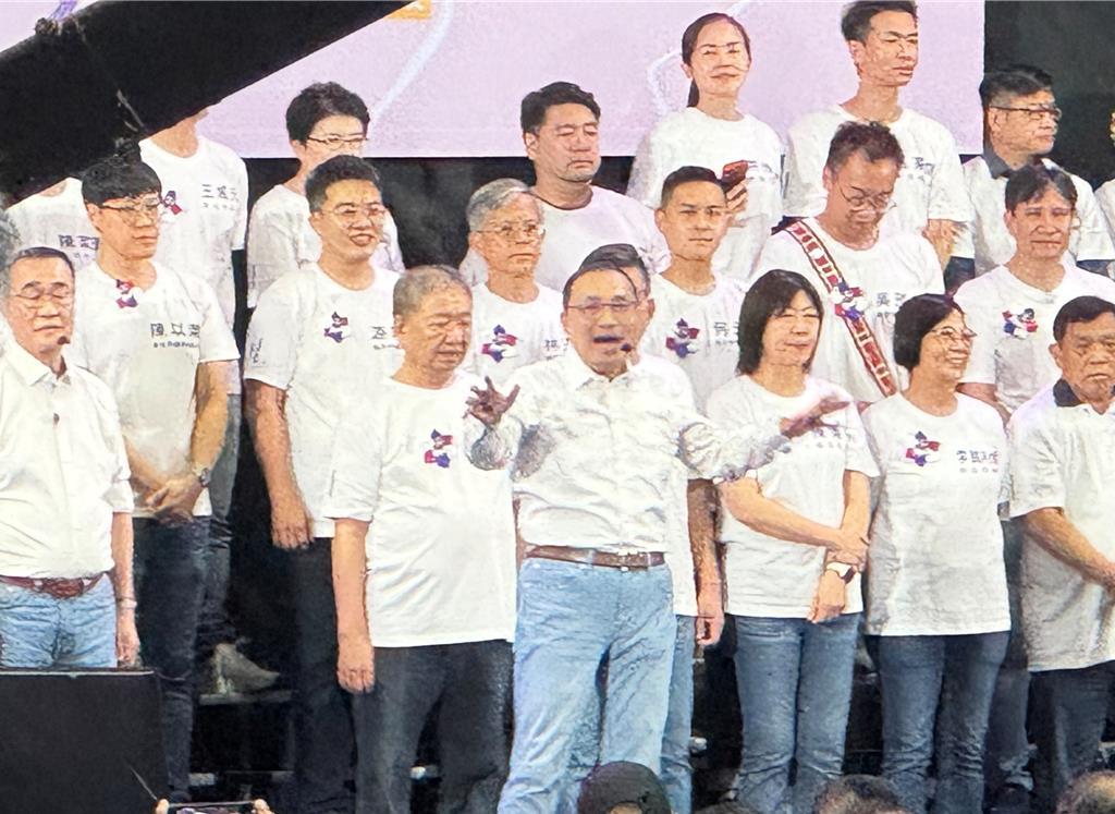 侯友宜正式公开交棒李四川：把新北交给比我更会做事的人
国民党新北市长参选人李四川