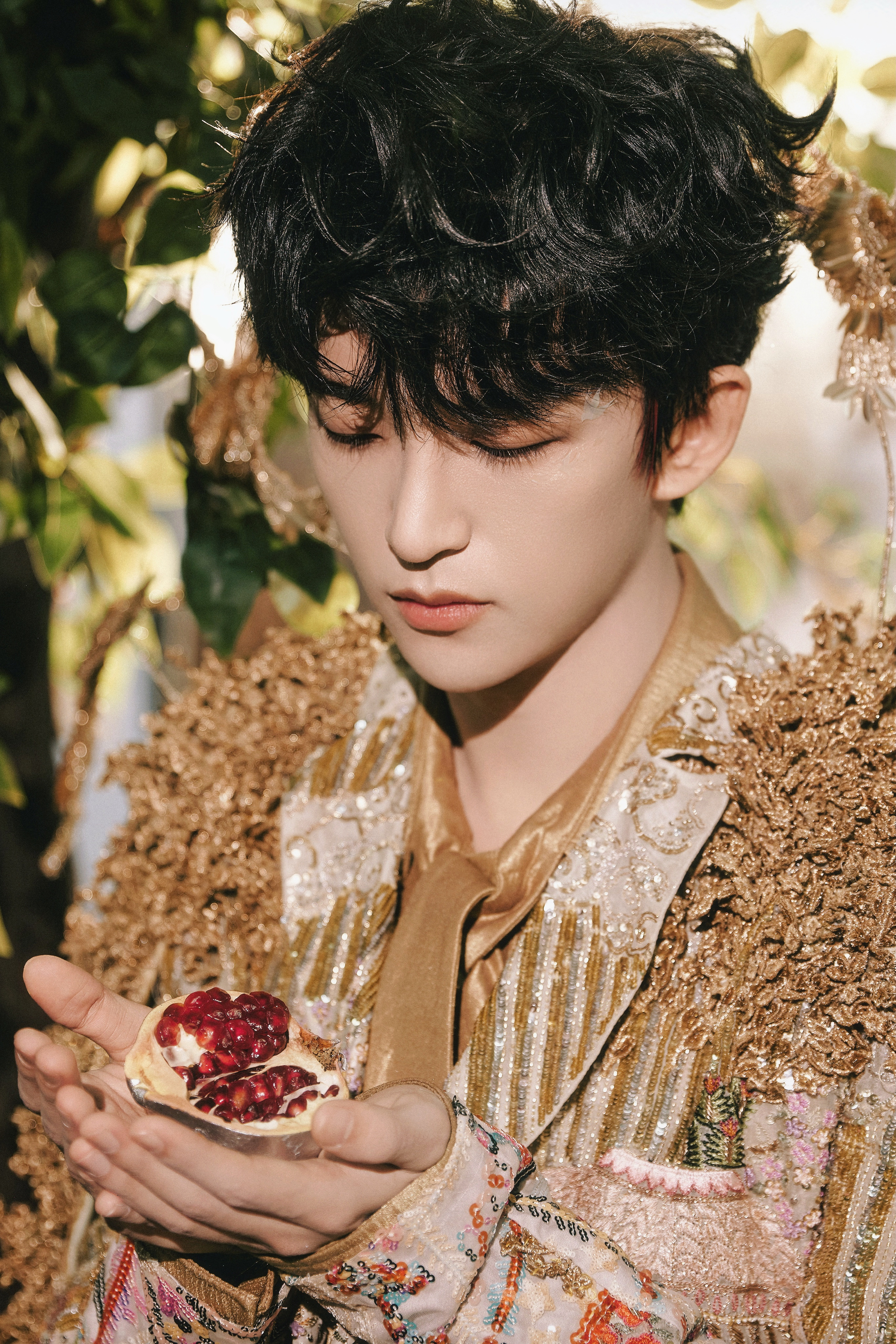 这套衣服和石榴的关系是？到底想捧在心上的是哪个石榴！ 