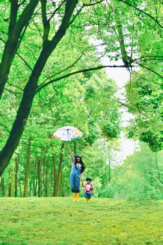 做自然的小孩🌳今天是快乐的下雨天☔️