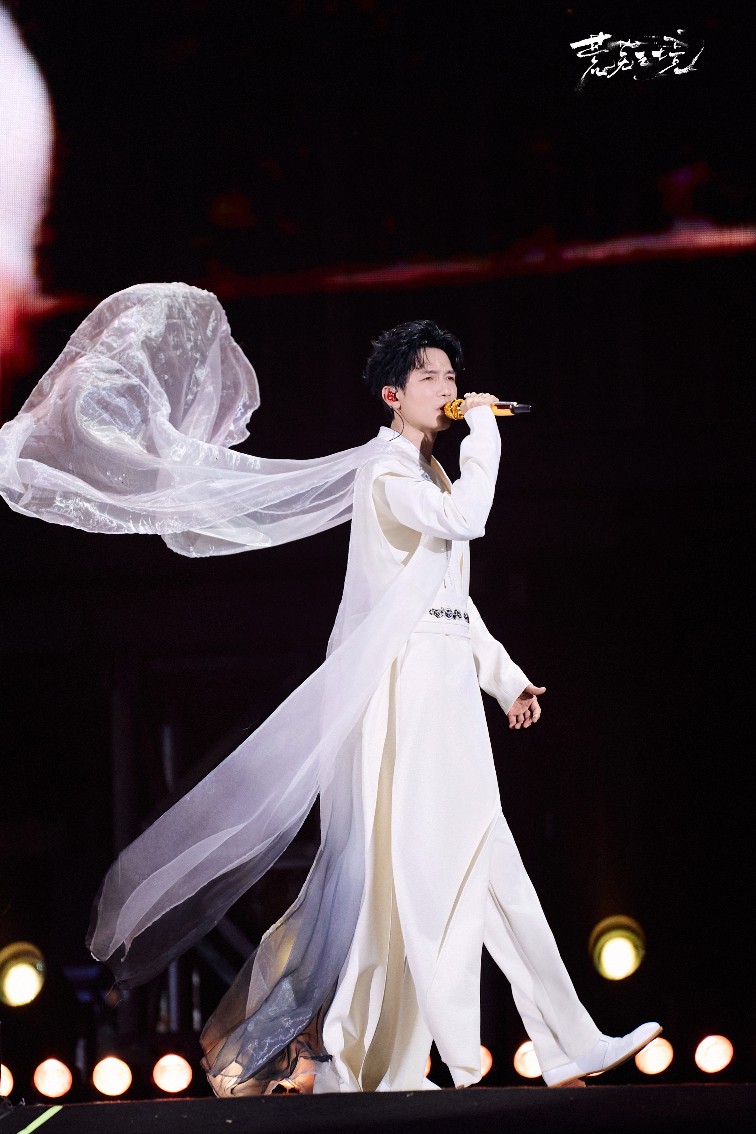 陈楚生荒芜之境演唱会苏州站 昨天这套衣服最好看又轻盈，陈楚生你可以多穿[心] ​