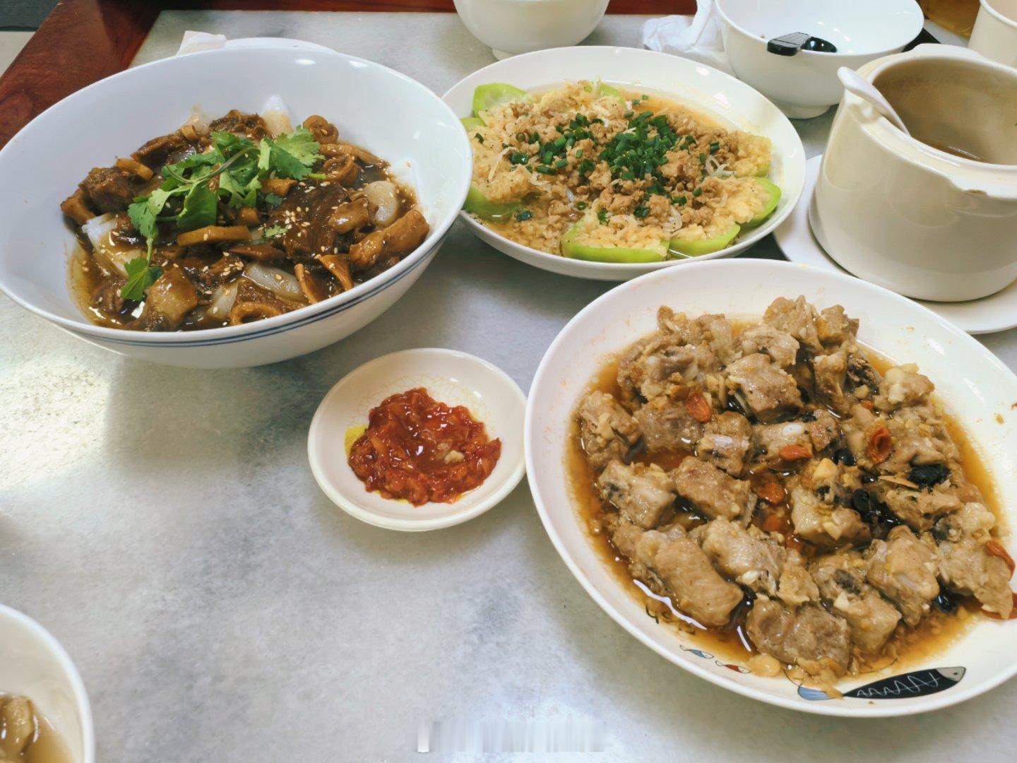 吃货在这里   哇哇哇，太好吃了，我爱广东菜！！  
