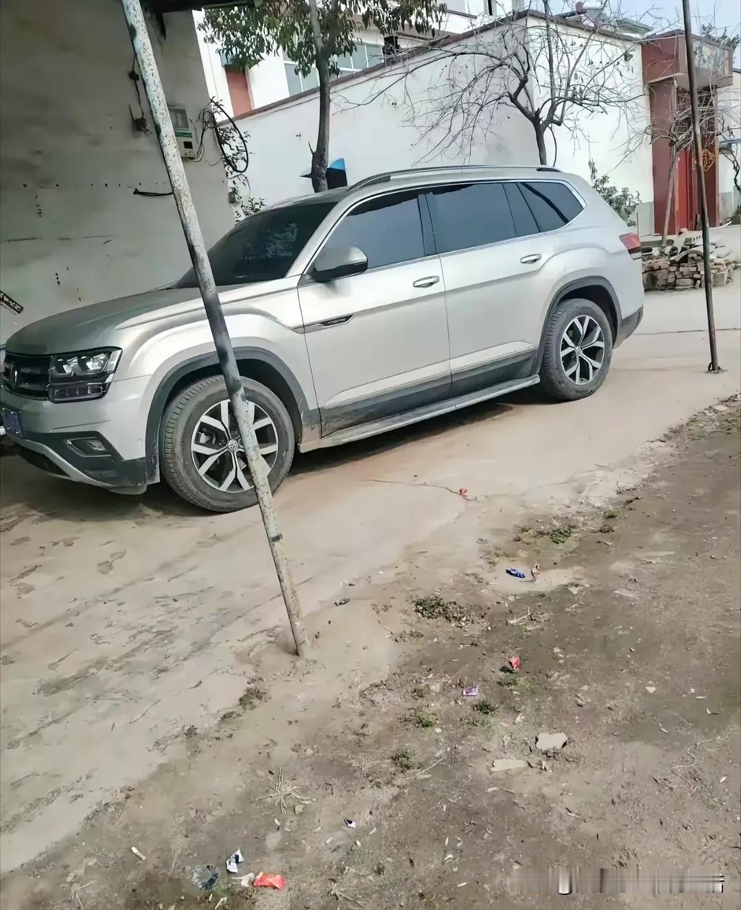 发小新提了一辆车，据说花了五六十万。这让我不禁疑惑，有这么多钱为啥不选择奔驰、宝