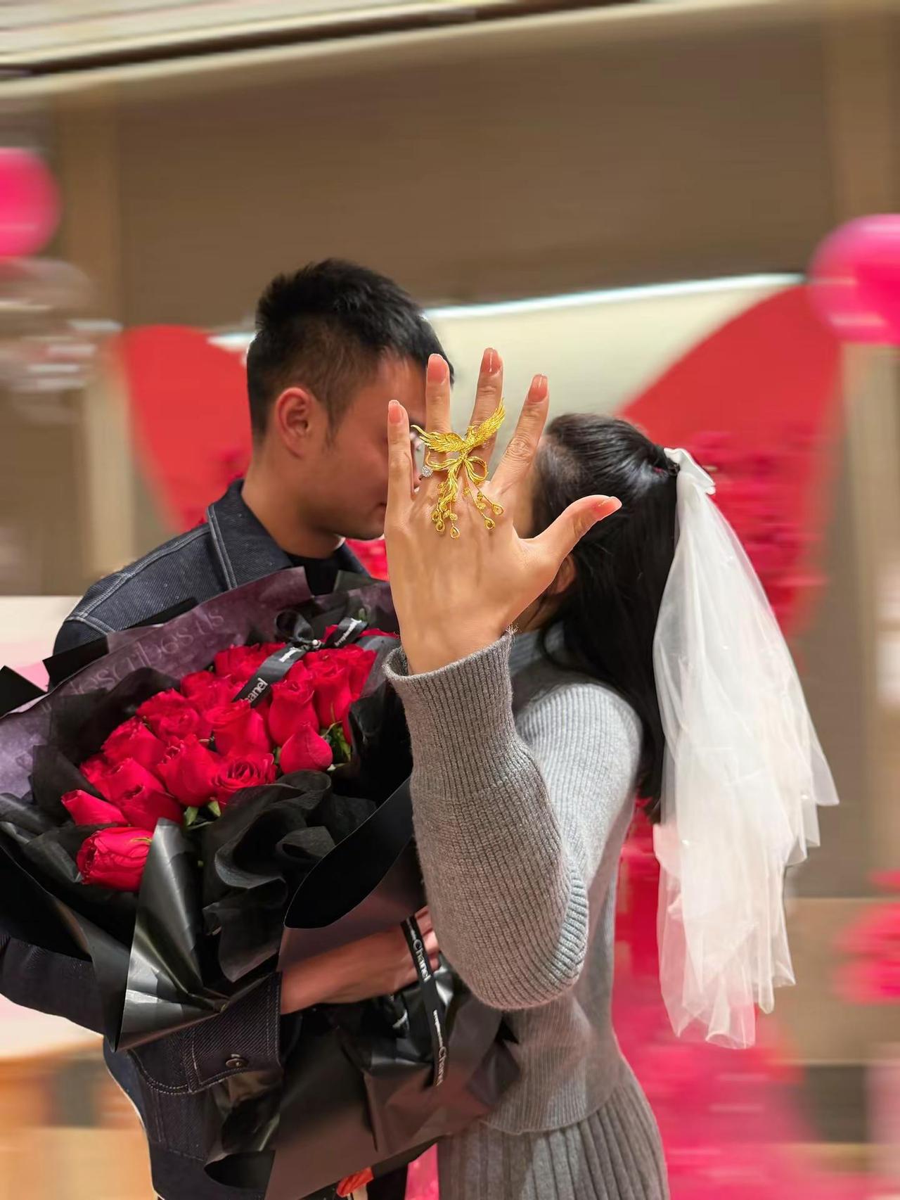 文案：被求婚啦答案：Yes I Do💍“你的蓄谋已久 我意料之中 惊喜之外 ”