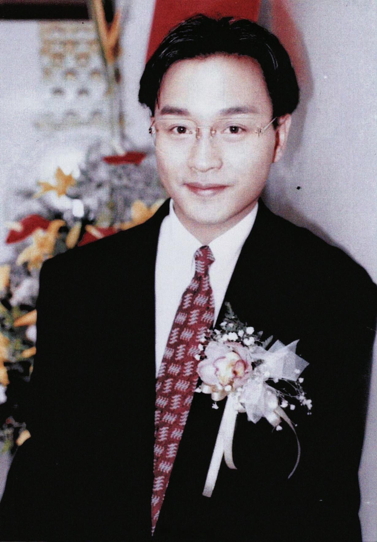 张国荣[超话]搭乘花絮去幕后 西装笔挺、金丝眼镜，温润一笑，好帅好乖！[酷]19