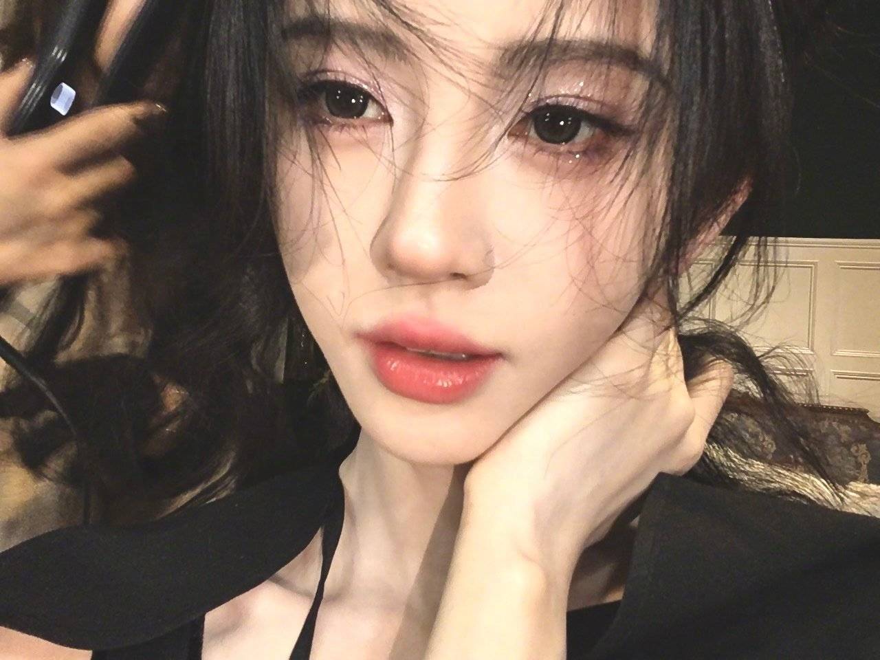 鞠婧祎新商务帕莎眼镜预告了 