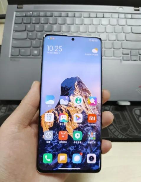 我发现，苹果转小米，人会变懒。
1、后台不愿意清了。
以前我的iPhone 8P