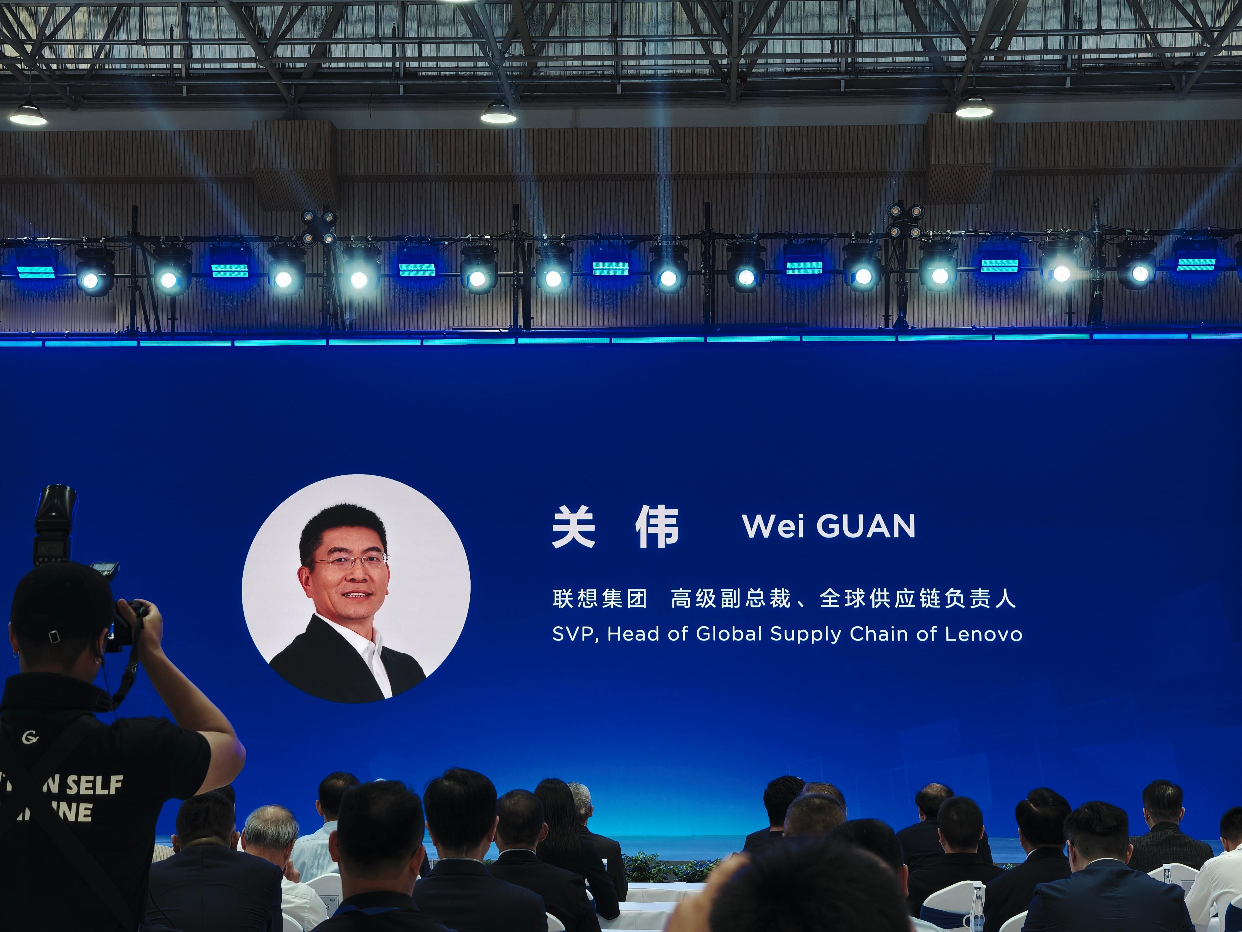 联想是这次B16产线量产的客户代表。 联想在京东方累计采购了6.2亿片显示屏，价