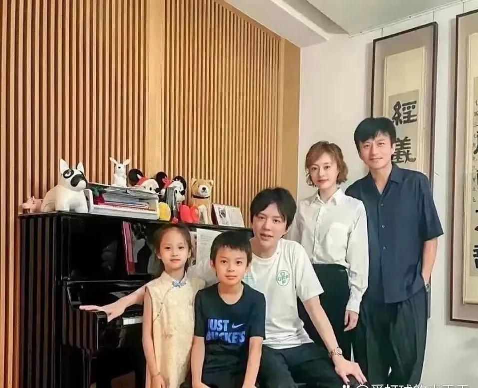 邓超和孙俪请了李云迪给自己的孩子上钢琴课，难怪孩子们小小年纪就能参加各种比赛，还