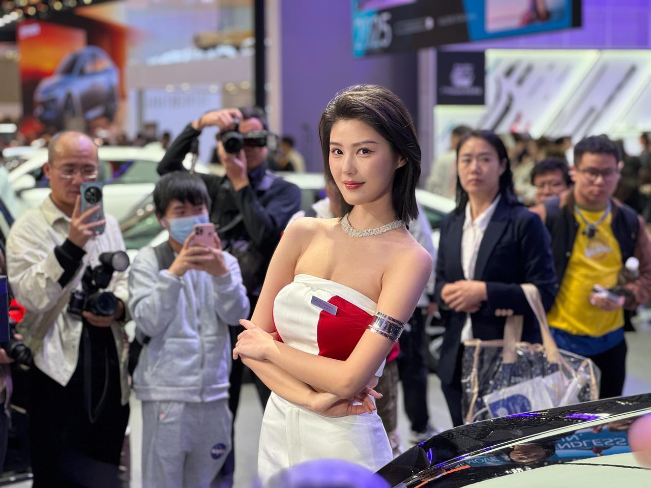 周末逛车展吗？[呲牙]