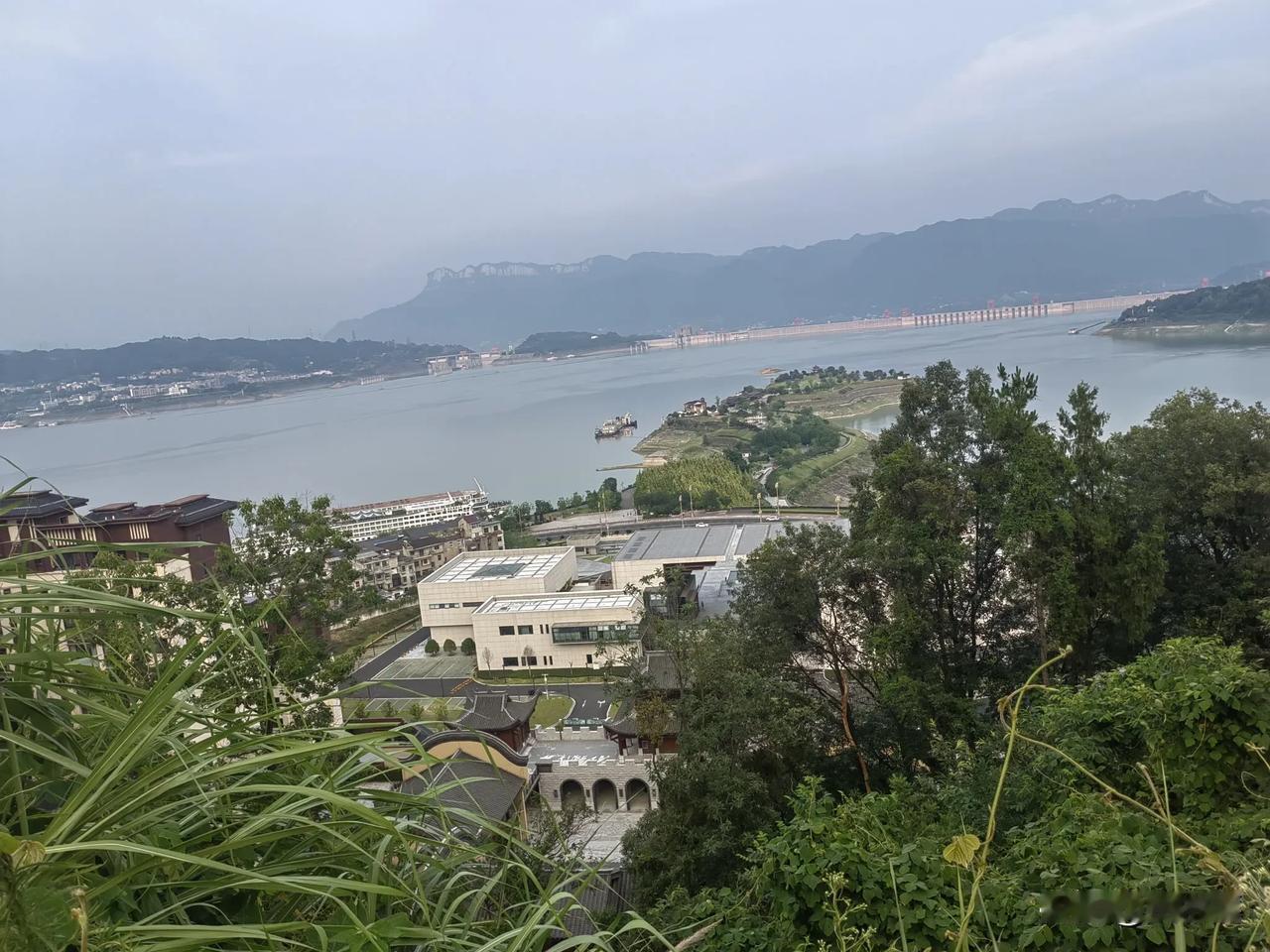 兴山至宜昌实现联通意义重大，这意味着上海至重庆成都的北沿江线路，至此已经全面贯通