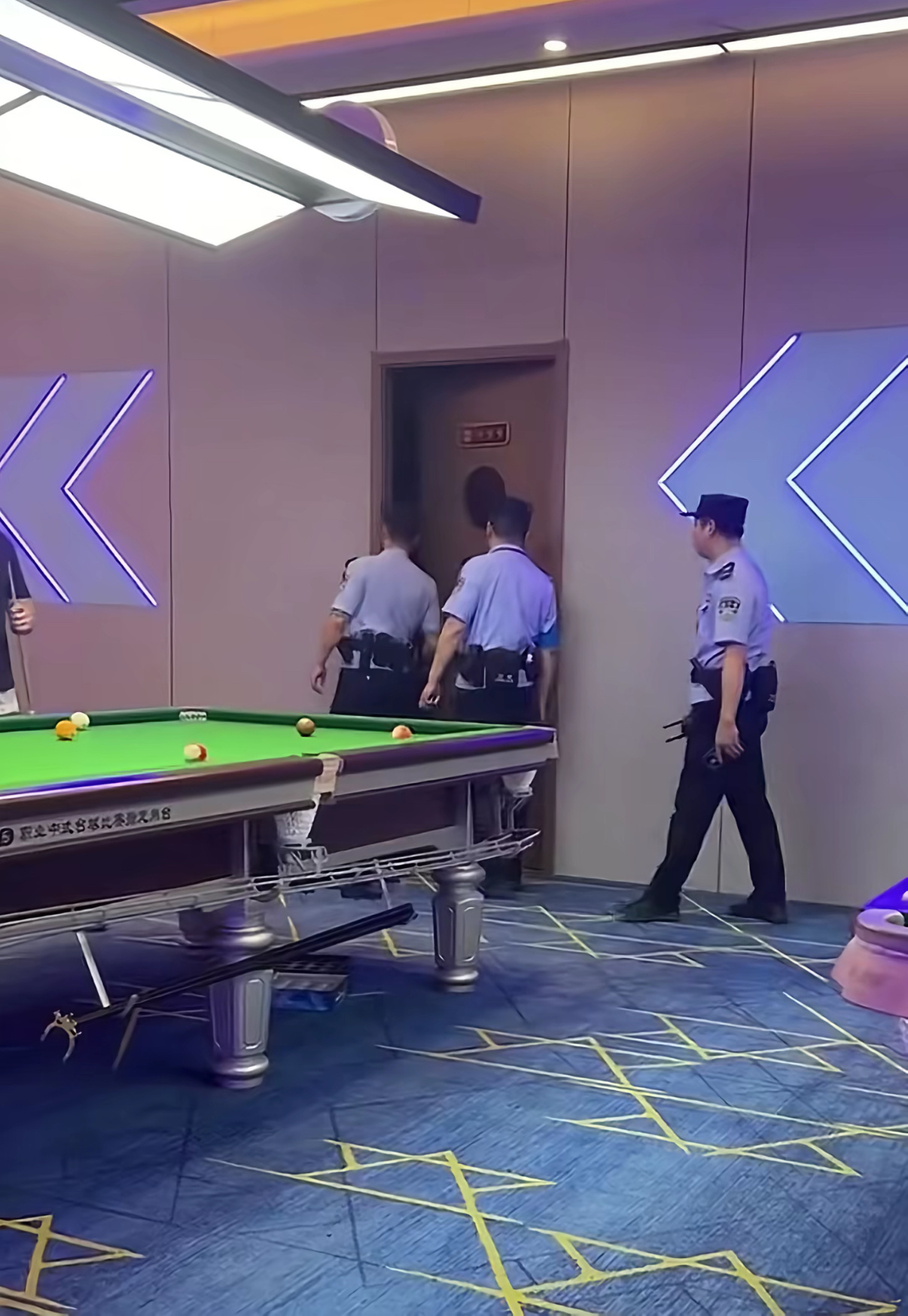 打台球🎱一定要去正规的台球俱乐部 ​​​