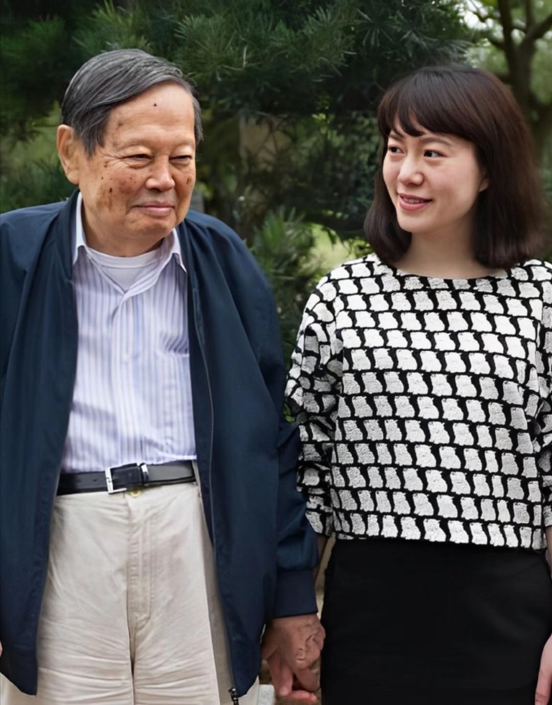 我妈说
翁帆大概率今后不会再嫁了
但不论今后如何
我想说
她这一辈子都值了

在