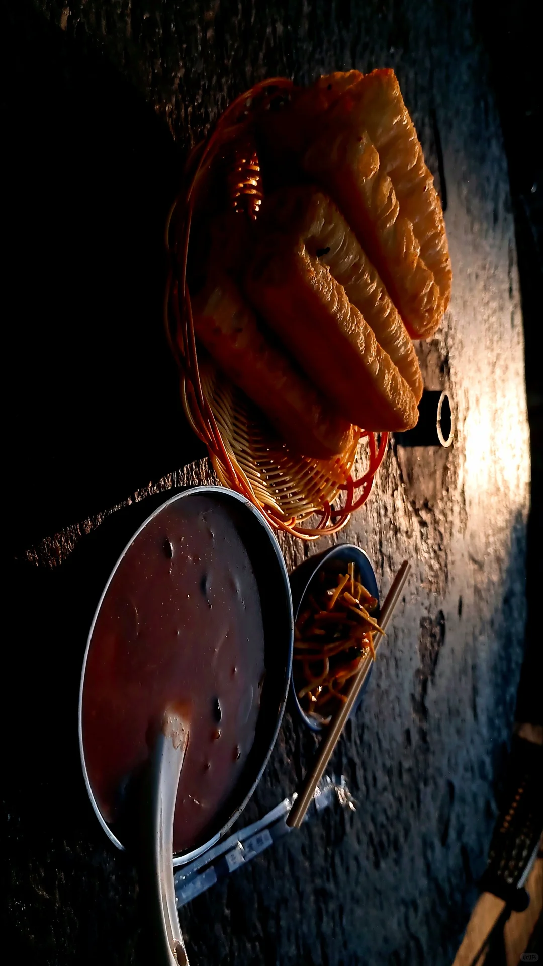 清晨户外的胡辣汤有氛围，你的早餐吃什么？