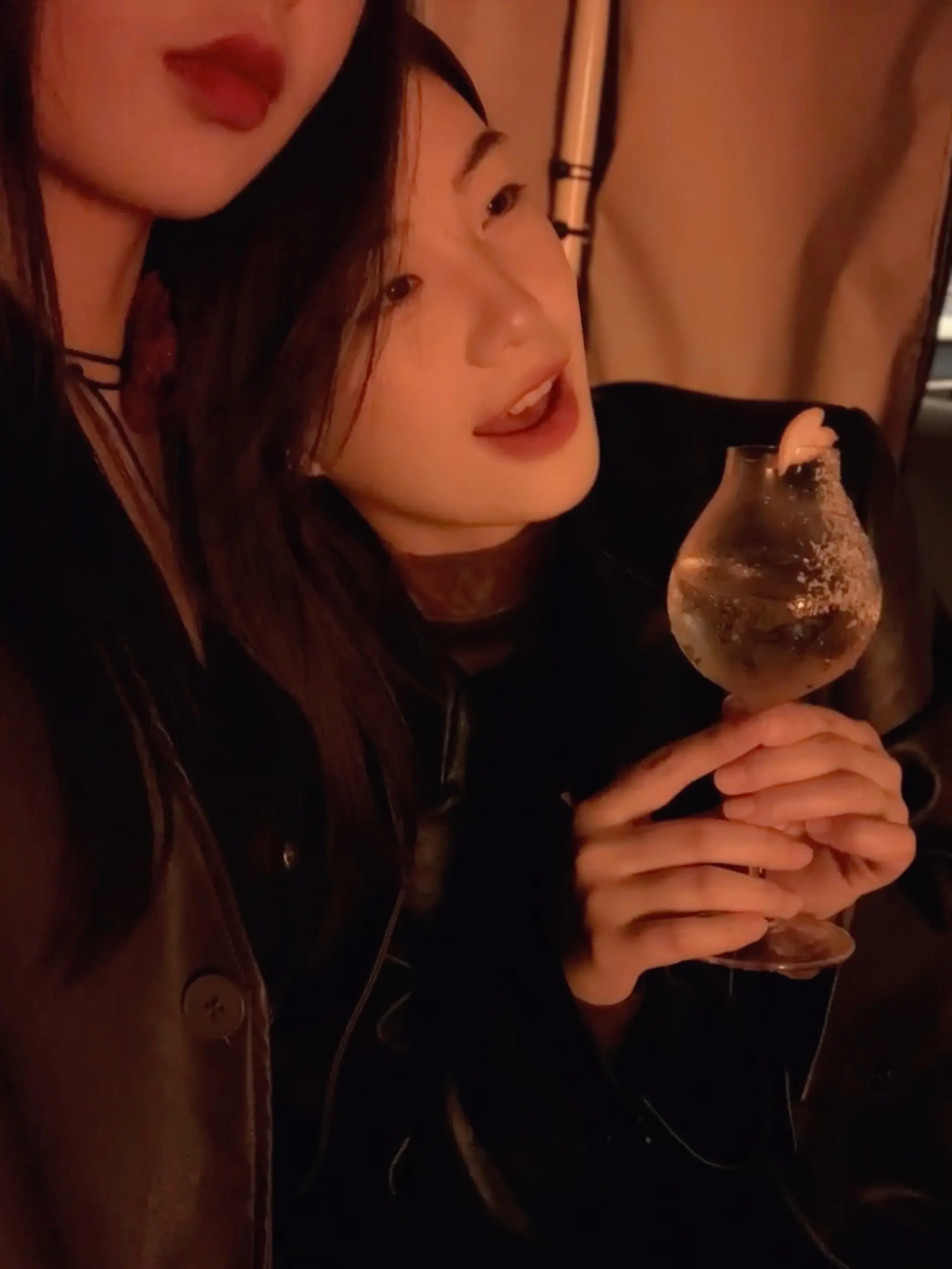 交朋友 不就是为了有个人能昧着良心站在自己这边吗.