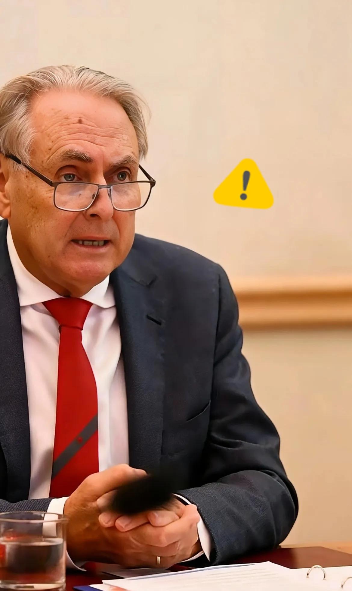 中方出手后，澳部长急了

1月1日，澳大利亚贸易部长唐·法雷尔说，对中方的决定很