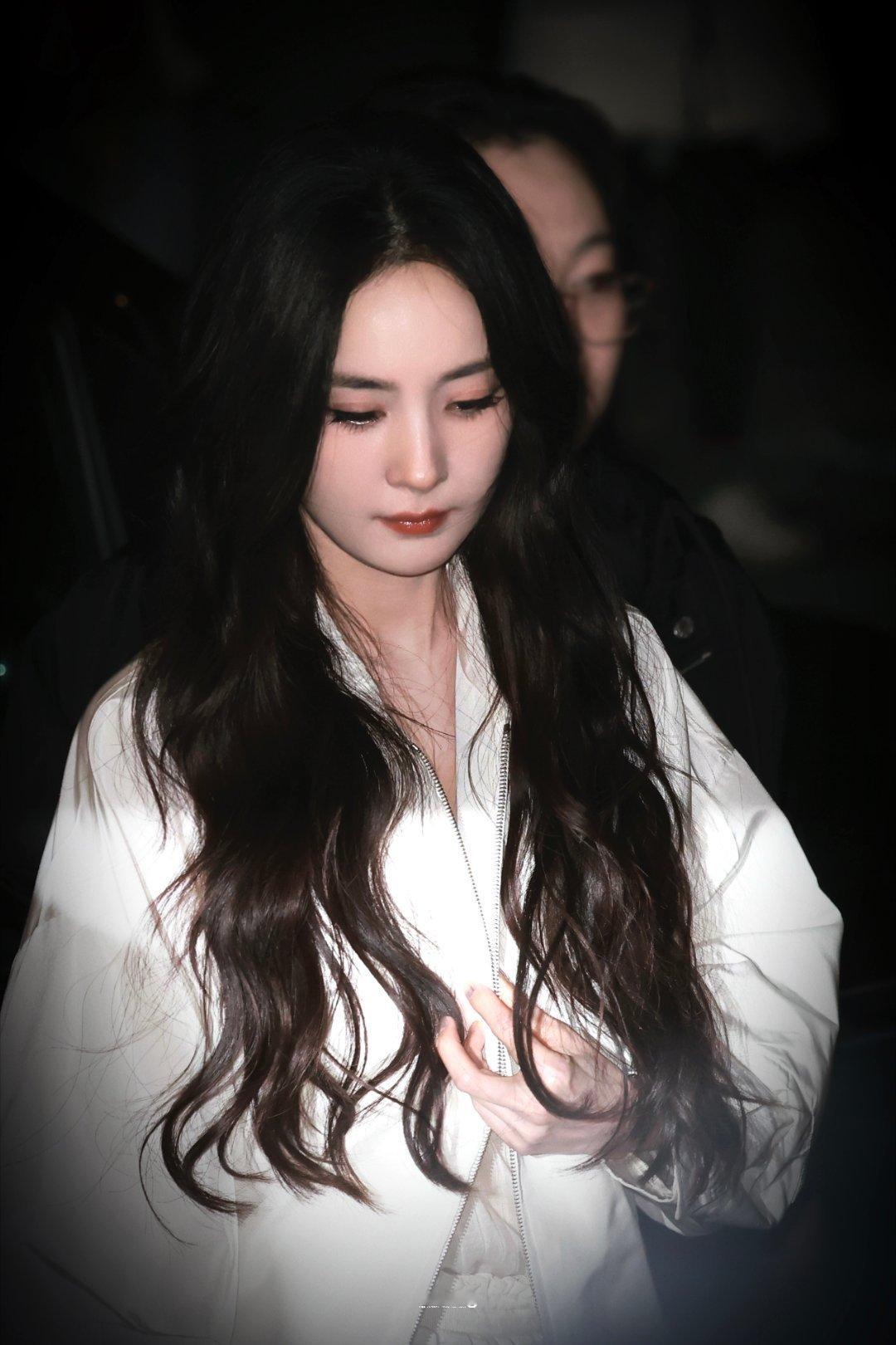 杨幂Prada顶级待遇依旧女王 依旧权威