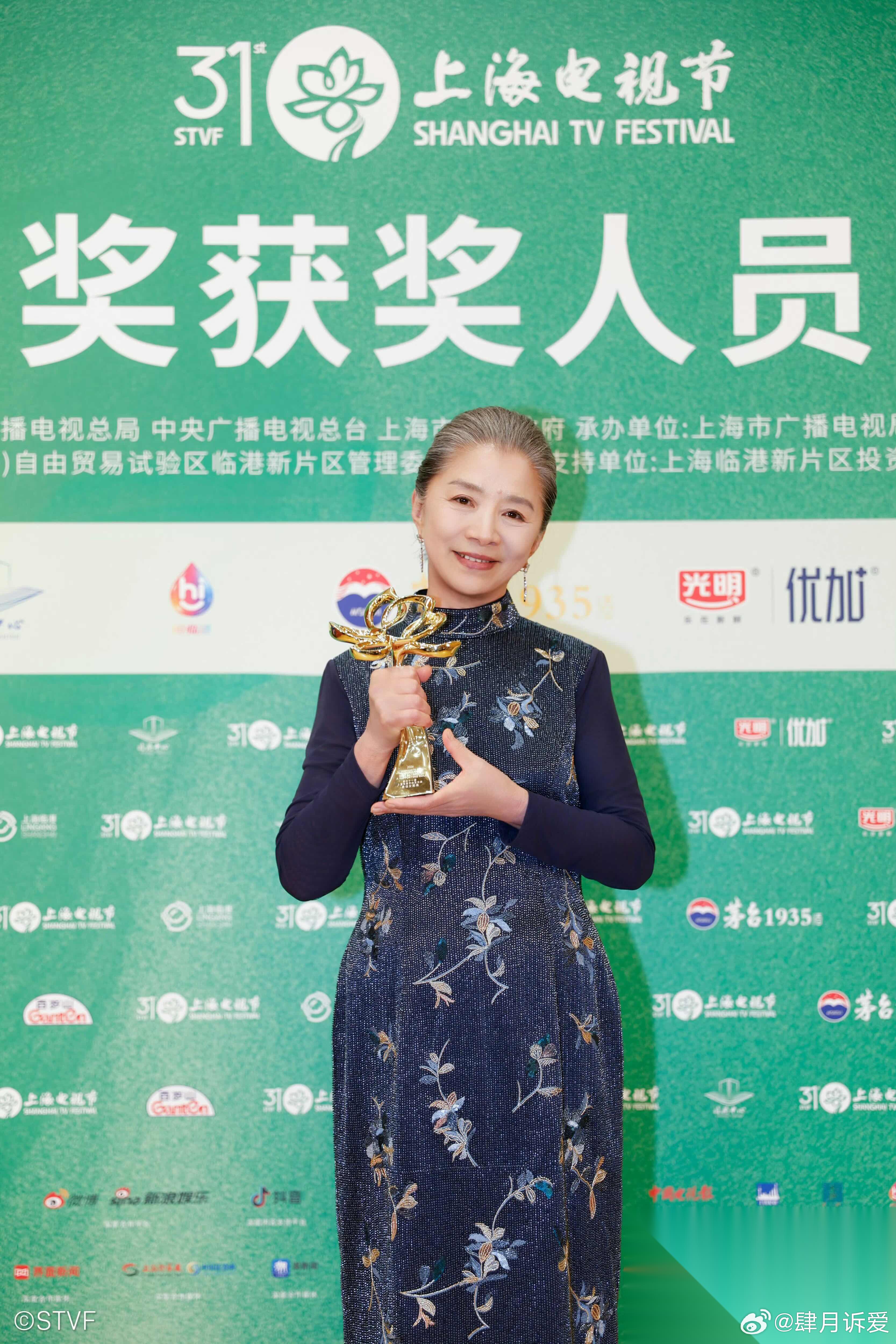 今天一早，倩儿发来一段视频，迟蓬获奖接受采访时向我“喊话”，说没给我丢人，拿了一