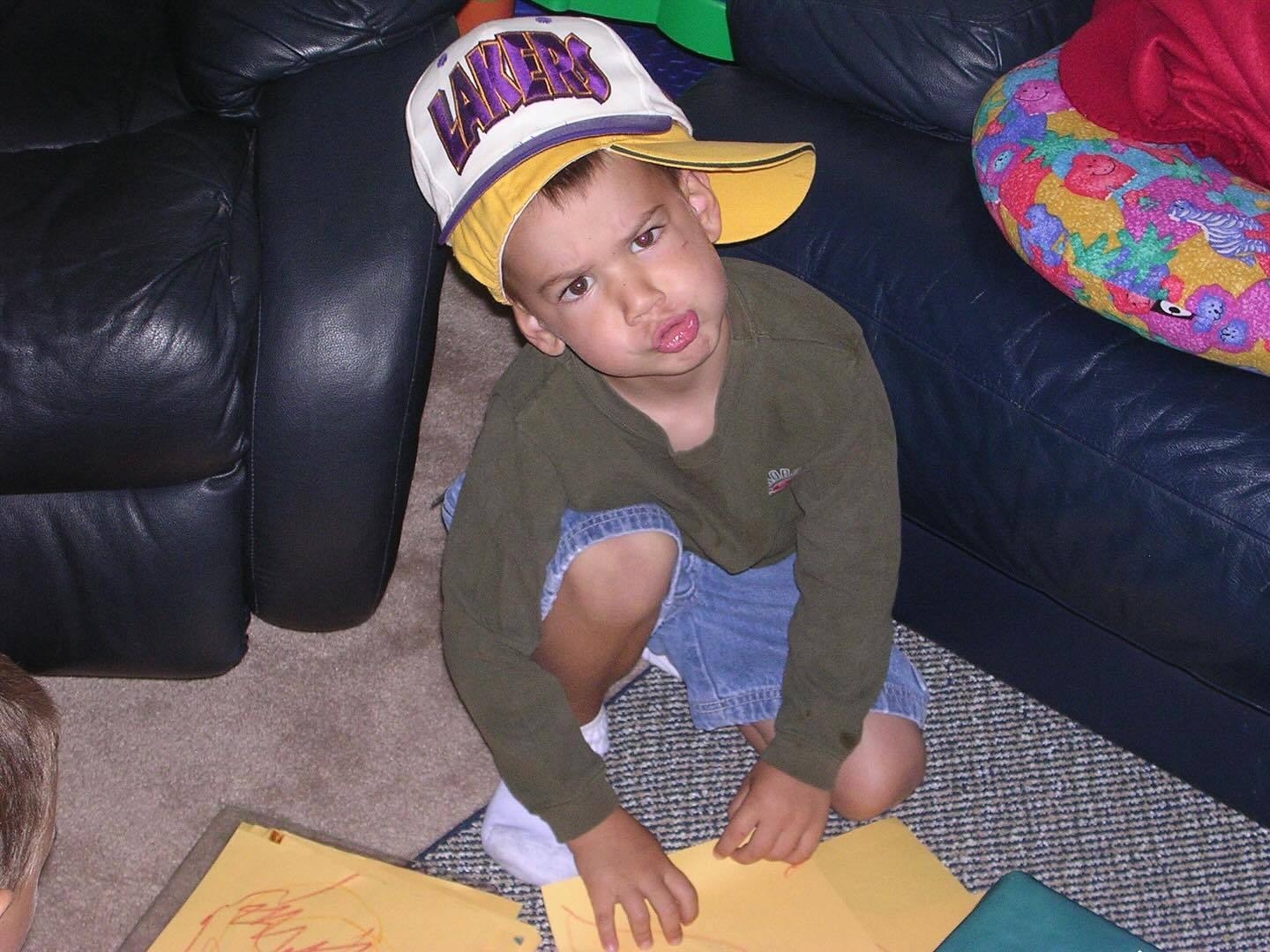 拉拉维亚晒出童年照：儿湖梦💫Dreamt of this from the s