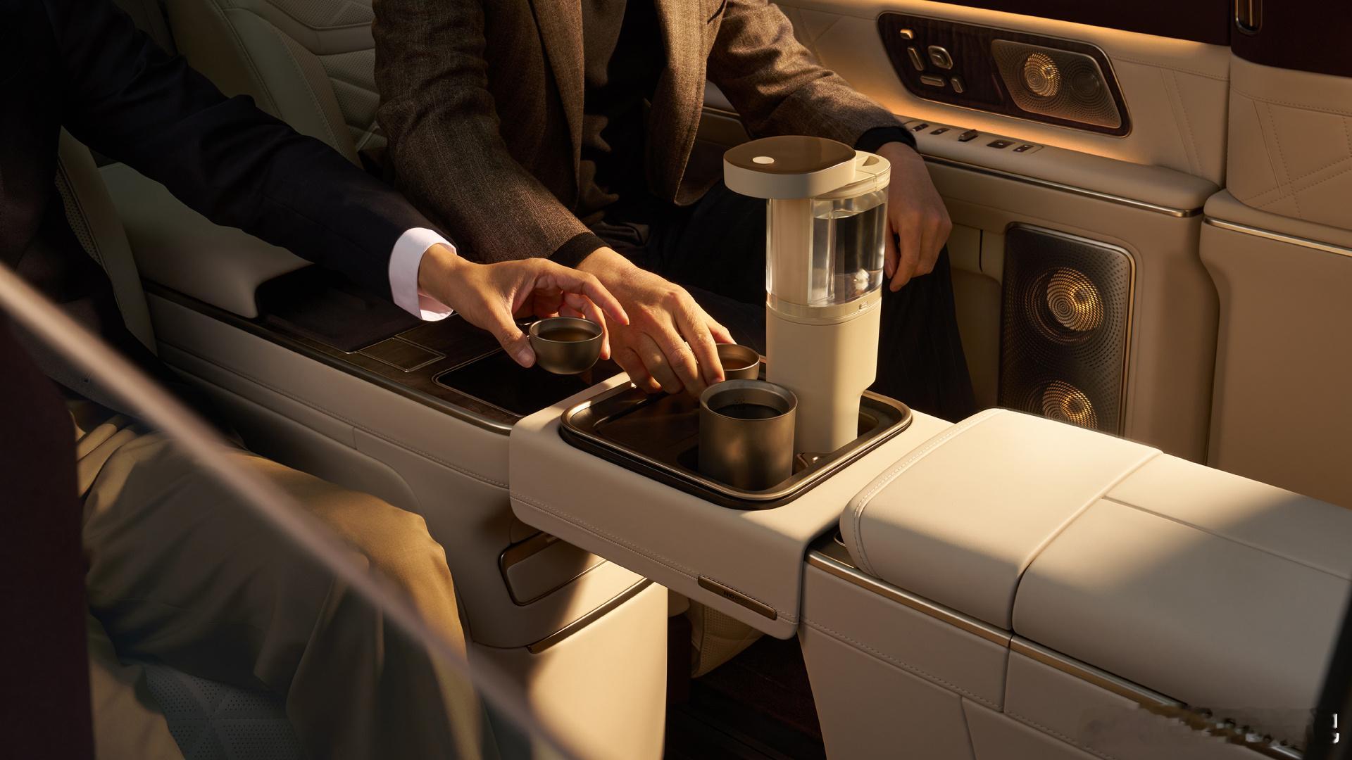 可能这些图在你的手机里已经包浆了。但是怎么看都喜欢。这可能就是蔚来独有的特性。这