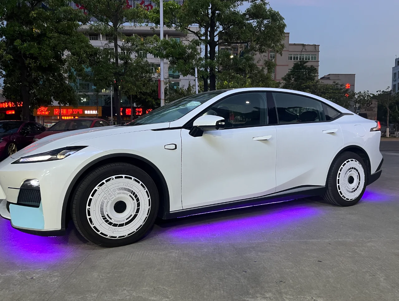 深蓝SL03  品一下轮毂盖 有点格调