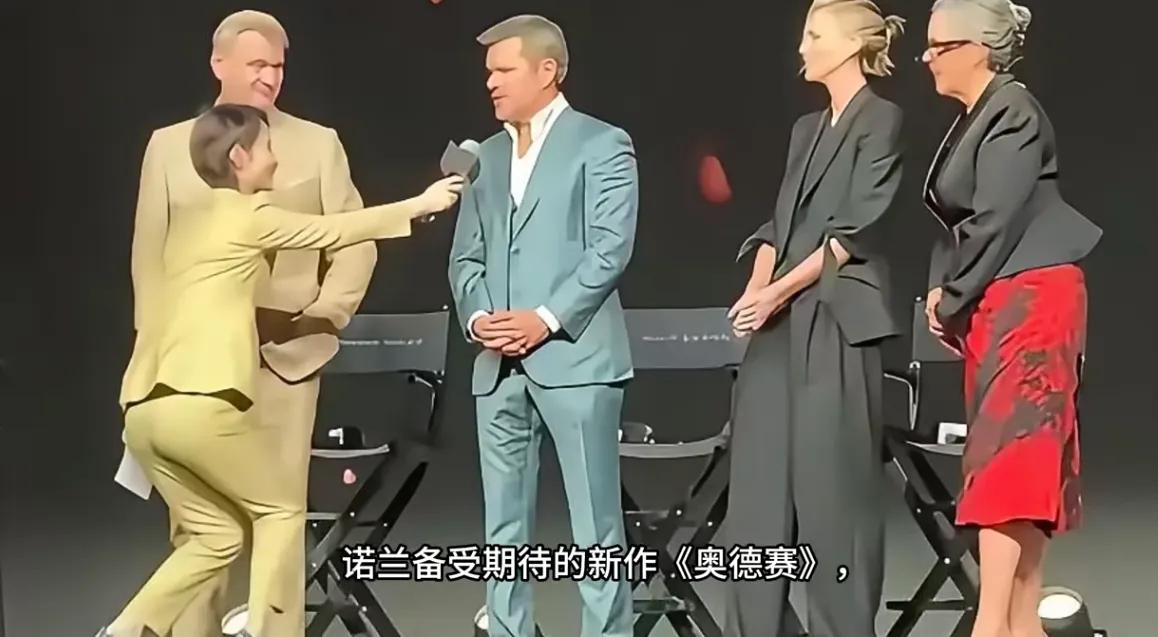 什么叫卑躬屈膝？现在具象化了。

无论是职场往来、社交相处，还是面对面沟通，彼此