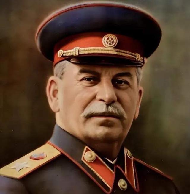 苏联号称“人人平等”的社会天堂，却从斯大林时代起，悄悄建起一套只对特权阶层开放的