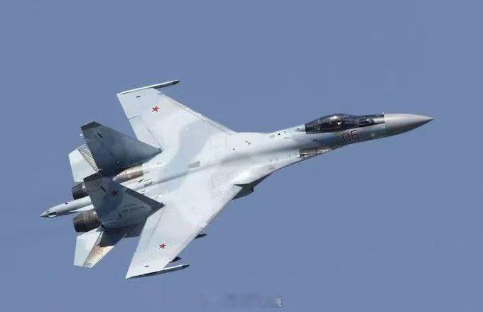 🇺🇦✈️🔥🇷🇺✈️乌克兰航空圈今天传出一个硬消息：一架俄罗斯Su-35