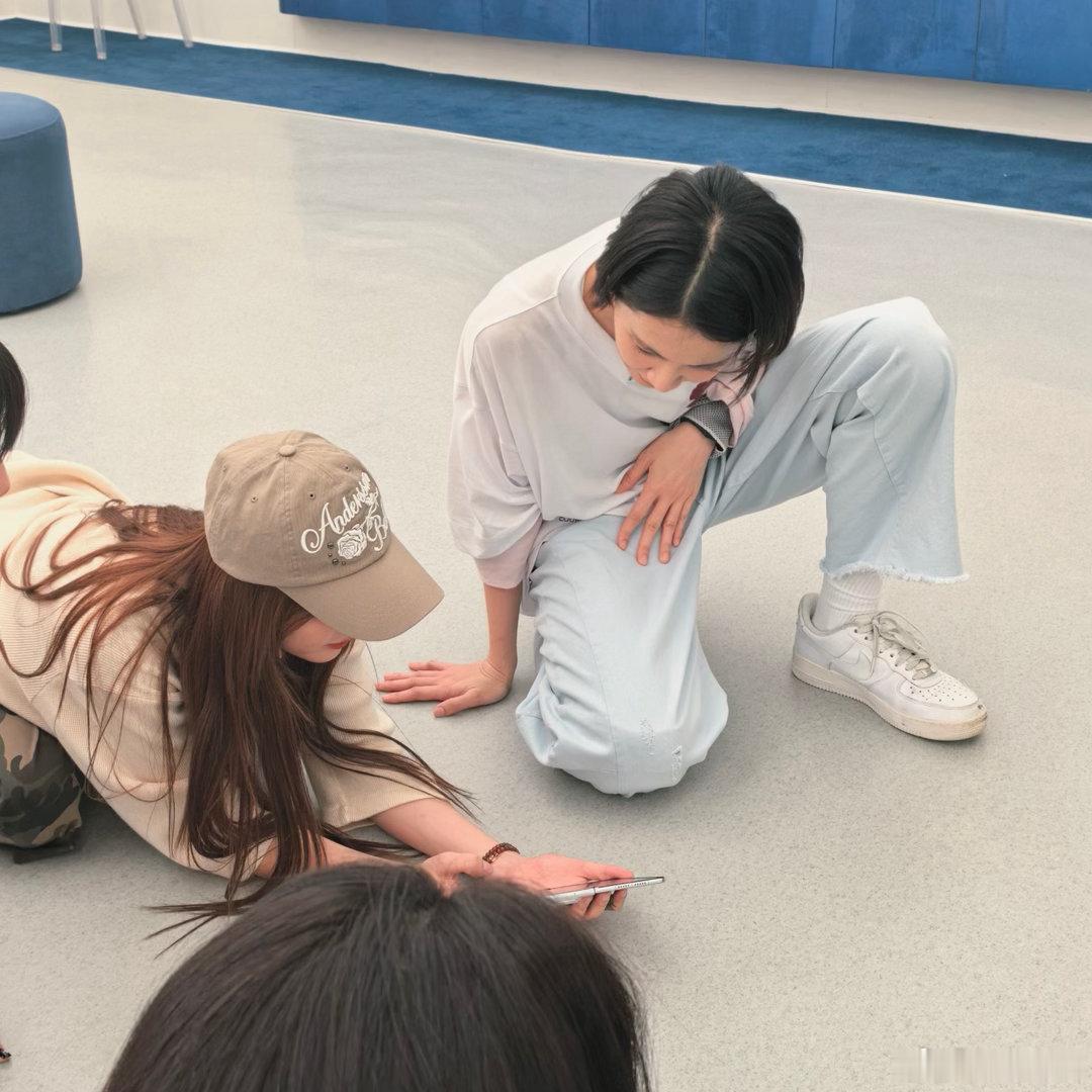 徐梦洁三公vlog 集训日子忙碌又紧凑，即便身心俱疲也始终保持热忱，主动配合团队