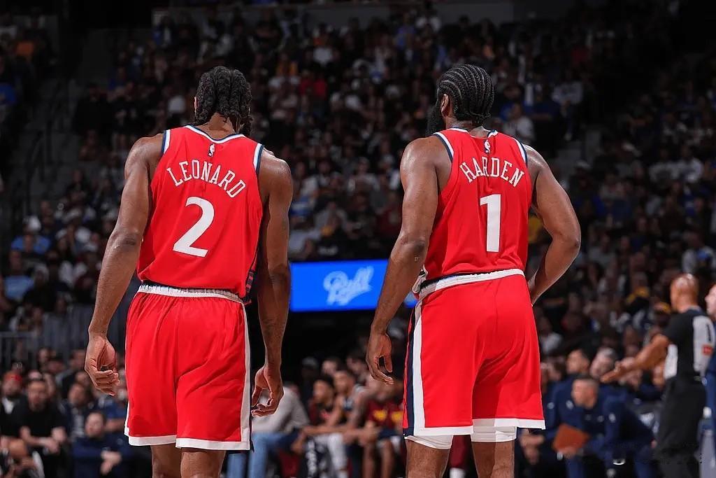 这赛季从两套首发变成西部正班长，小卡养伤的苦苦支撑和连胜期间抱着小卡大腿躺赢，很