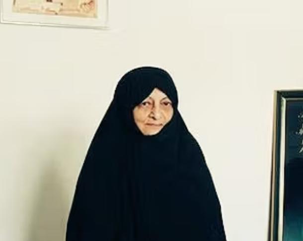 当地时间3月2日，哈梅内伊遗孀曼苏雷·霍贾斯泰因美以空袭伤势过重不治身亡。