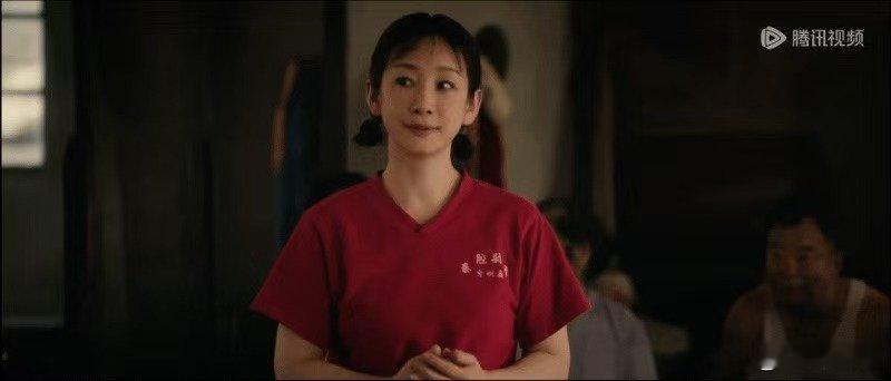 秦海璐台词没脏字但难听 主任在她面前吃瘪还得忍着，观众看着爽翻天。花彩香每一句都