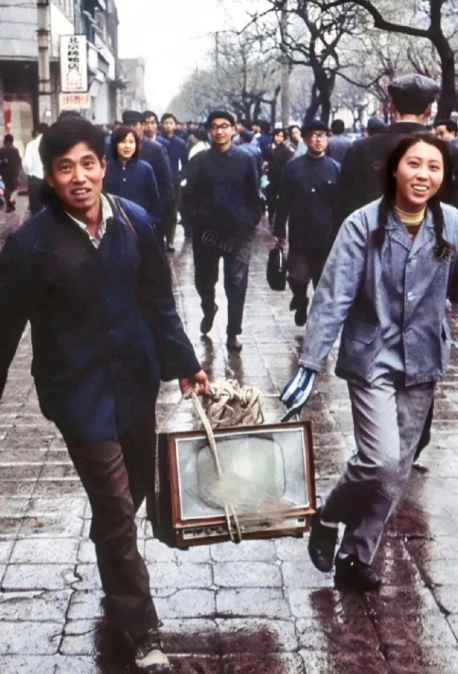 以前穷，为什么大家还怀念以前人诚实！亦满足！