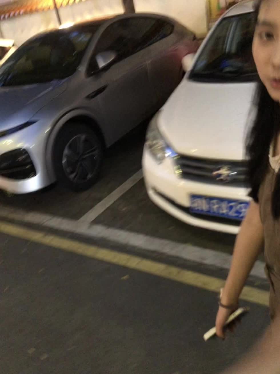 我觉得这个世界对你不好 我想拯救你 但我没有那么大的本事可以改变很多规...