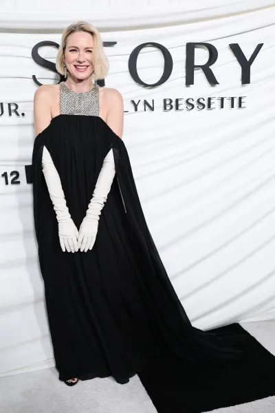 娜奥米·沃茨亮相新剧《爱情故事：小约翰·肯尼迪与卡罗琳·贝塞特》首映礼，好美！ 