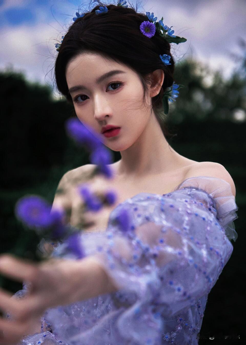 王玉雯，1997年5月28日出生于湖北省武汉市，中国内地女演员，毕业于北京舞蹈学