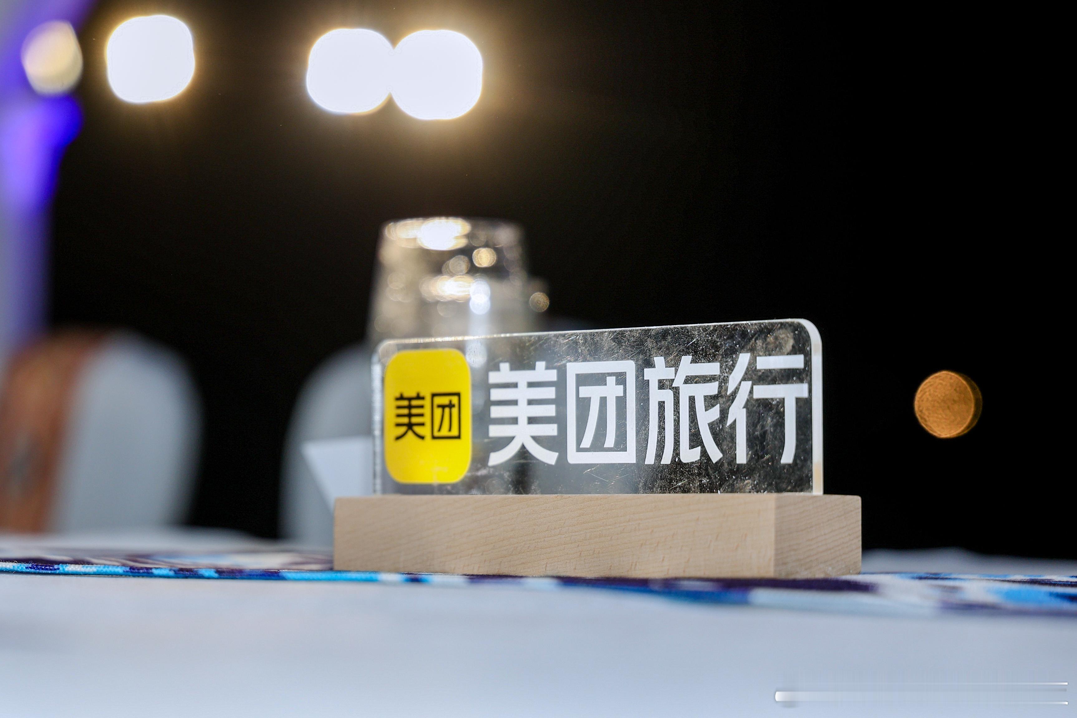 想去伊犁的心藏不住了一趟行程便能感受多重新疆风情，哈妮克孜带领美团游客畅游伊犁，