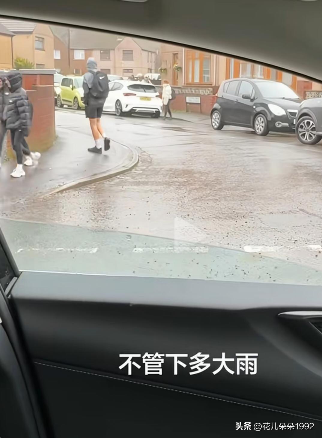 谢尔比谈英国人不打伞，道出辛酸泪！
谢尔比让我们了解英国，最新发布一个视频，不管