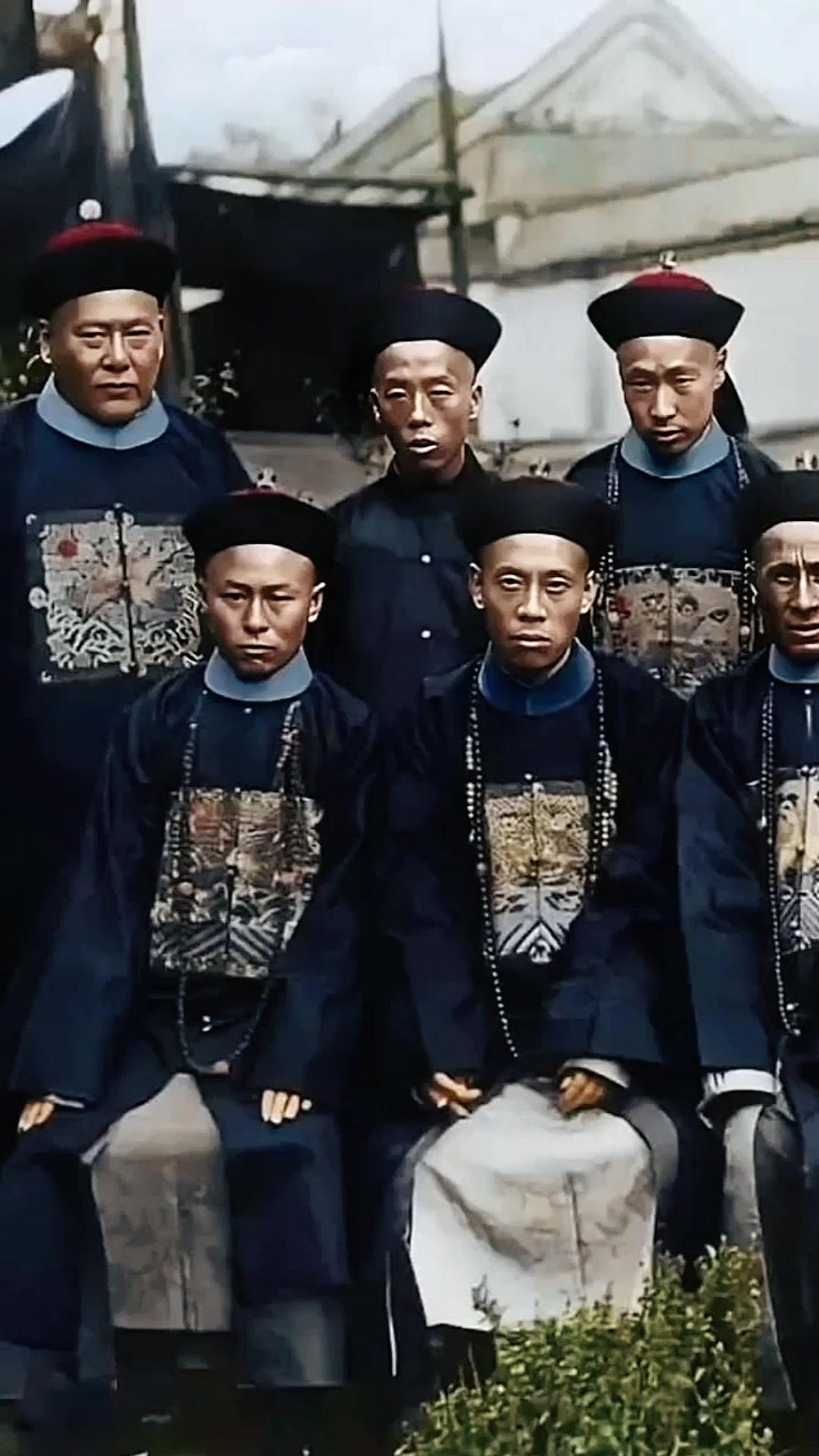 下面哪个清朝的品级最高？

1、山东巡抚

2、四川总督

3、杭州将军

4、